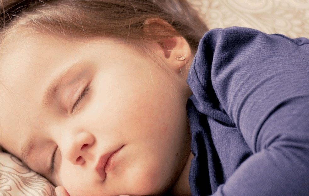 Roditelji u Britaniji spavaju na stolicama, deca noći provode često i bez čaršava